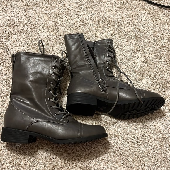 Size 8.5 Grey Combat Boots - Picture 2 of 2